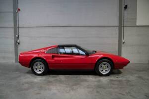 Bild 2/85 von Ferrari 308 GTSi Quattrovalvole (1985)