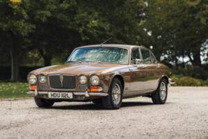 Image 1/50 of Jaguar XJ 12 (1972)