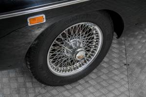 Image 34/50 of MG MGC GT (1969)