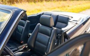 Immagine 16/35 di BMW 320i (1988)