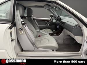 Immagine 11/15 di Mercedes-Benz SL 500 (2000)