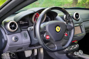Image 7/85 of Ferrari California (2010)
