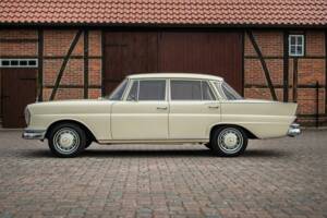 Image 11/42 of Mercedes-Benz 220 SE b (1965)