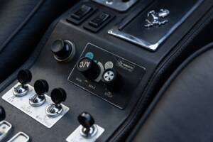 Bild 48/50 von Ferrari 308 GTBi Quattrovalvole (1983)