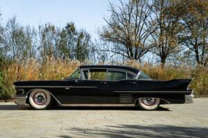 Imagen 10/50 de Cadillac 62 Sedan DeVille (1958)