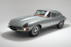 Bild 25/50 von Jaguar E-Type 3.8 Helm (1963)