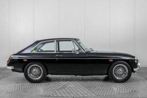 Image 11/50 of MG MGC GT (1969)