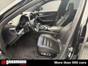Image 10/15 of Porsche Panamera Turbo (2017)