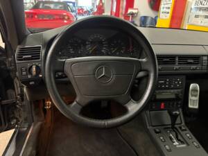 Image 9/16 of Mercedes-Benz 500 SL (1992)