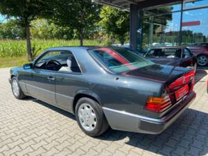 Immagine 3/18 di Mercedes-Benz 230 CE (1991)