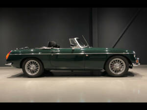 Image 7/40 of MG MGB (1974)