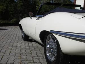 Image 33/37 of Jaguar E-Type 4.2 (1966)