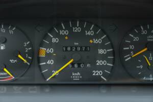 Imagen 38/45 de Mercedes-Benz 190 E (1989)