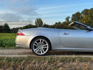 Image 17/84 de Jaguar XK 4.2 (2006)