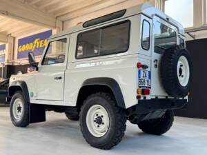 Bild 10/61 von Land Rover Defender 90 Td5 (2000)