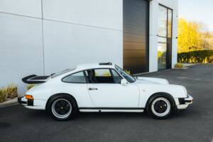 Bild 12/27 von Porsche 911 Carrera 3.2 (1989)