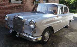 Image 4/8 of Mercedes-Benz 190 c (1965)