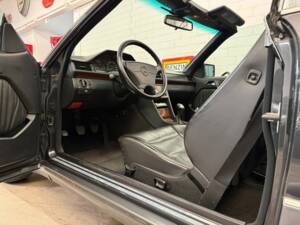 Bild 7/18 von Mercedes-Benz E 200 (1994)