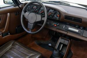 Image 15/36 of Porsche 911 Carrera 3.2 (1984)