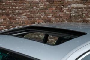 Immagine 33/50 di BMW 750i (2007)