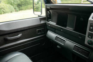 Image 32/50 de Land Rover Defender 90 Td5 (2003)