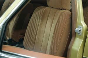Image 26/50 de Mercedes-Benz 280 SE (1975)