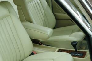 Bild 33/50 von Mercedes-Benz 380 SE (1984)