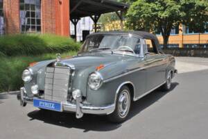 Immagine 2/17 di Mercedes-Benz 220 SE Cabriolet (1960)