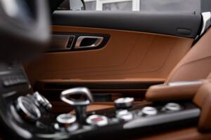 Image 36/45 of Mercedes-Benz SLS AMG Roadster (2012)
