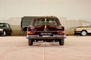 Bild 8/47 von Mercedes-Benz 280 SE (1970)