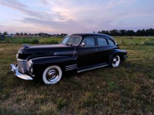 Image 11/50 of Cadillac 61 Sedan (1941)