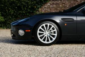 Image 16/50 of Aston Martin V12 Vanquish (2003)