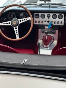 Immagine 3/22 di Jaguar E-Type 3.8 Flat Floor (1961)