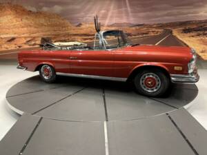 Image 16/49 de Mercedes-Benz 280 SE 3,5 (1971)