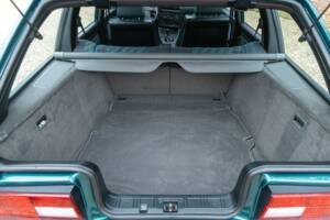 Image 19/50 of BMW 316i Touring (1993)