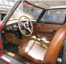Image 15/28 of MG MGB GT (1966)