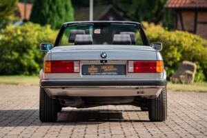 Image 22/71 of BMW 325i (1989)