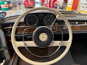 Image 8/20 of Mercedes-Benz 250 SE (1967)