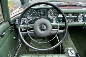Image 21/38 of Mercedes-Benz 280 SL (1969)