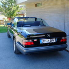 Image 108/171 of Mercedes-Benz E 220 (1994)