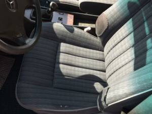 Image 46/50 of Mercedes-Benz 250 TD Turbo (1992)