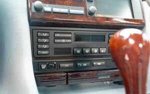 Image 42/55 of BMW 740i (1997)