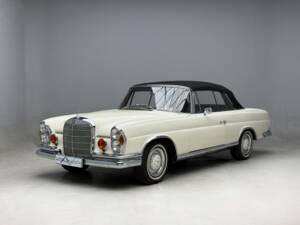 Afbeelding 9/36 van Mercedes-Benz 250 SE (1966)