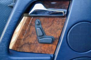 Image 42/50 of Mercedes-Benz 300 SL (1991)
