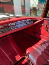 Image 23/77 of Mercedes-Benz 250 SE (1966)