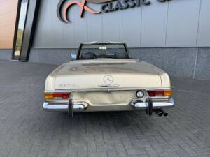 Image 12/49 of Mercedes-Benz 280 SL (1971)