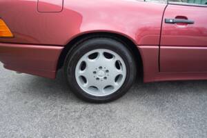 Image 26/28 of Mercedes-Benz 500 SL (1992)