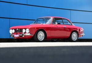 Image 16/17 of Alfa Romeo 2000 GT Veloce (1972)