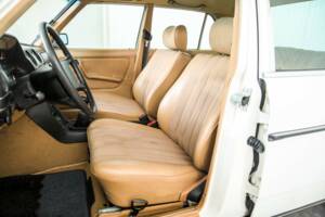 Image 15/50 of Mercedes-Benz 300 D (1980)