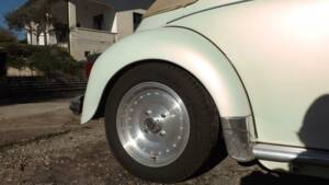 Image 19/50 de Volkswagen Coccinelle 1303 LS (1973)